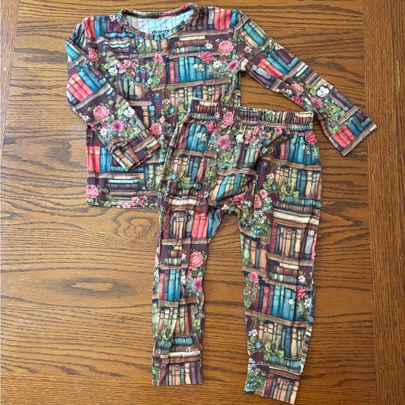 Velveteen by Bunny Knots 'Belle's Library' Book Print Bamboo Pajamas Size 3T - Picture 1 of 4